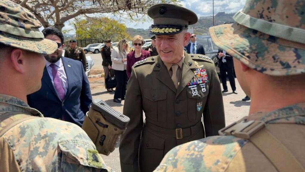 El Visita del General Francis Donovan a Caracas: Implicaciones y Reuniones Clave 156076da27e6f48fc3f17067257d71b30e231d95w